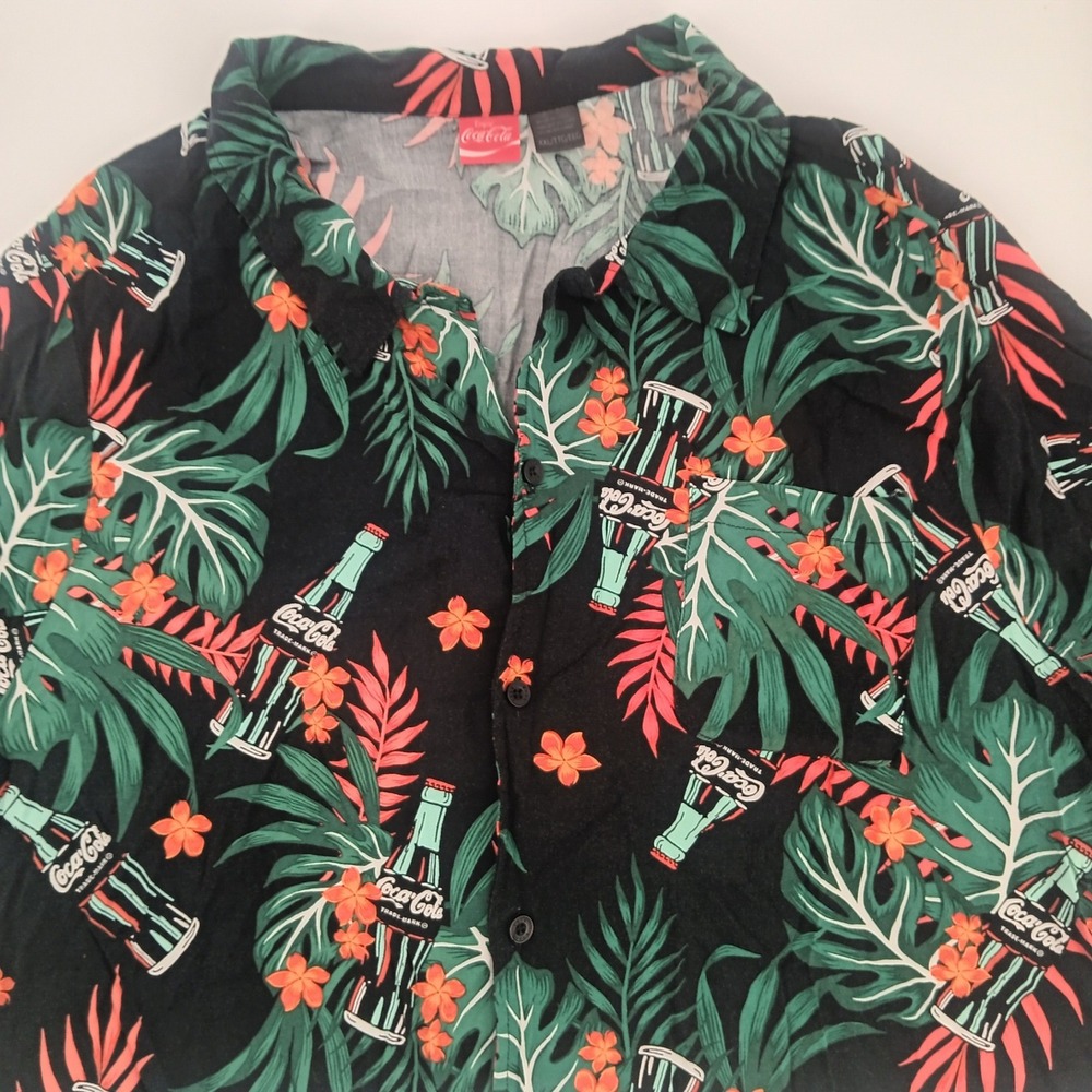 Coca-Cola Mens XXL (XL) Tropical Aloha Shirt Black Floral Soda Bottle Print.